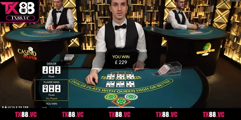 Dealer sẽ 3 lá chung giữa bàn lên sau vòng Pre-Flop